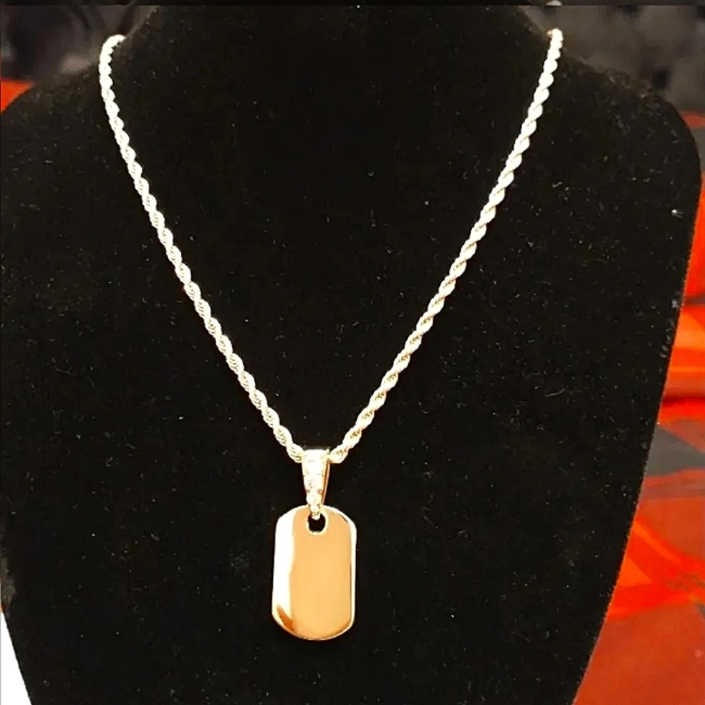 Steve Madden Twisted Gold Chain Necklace, pendentif dog tags
